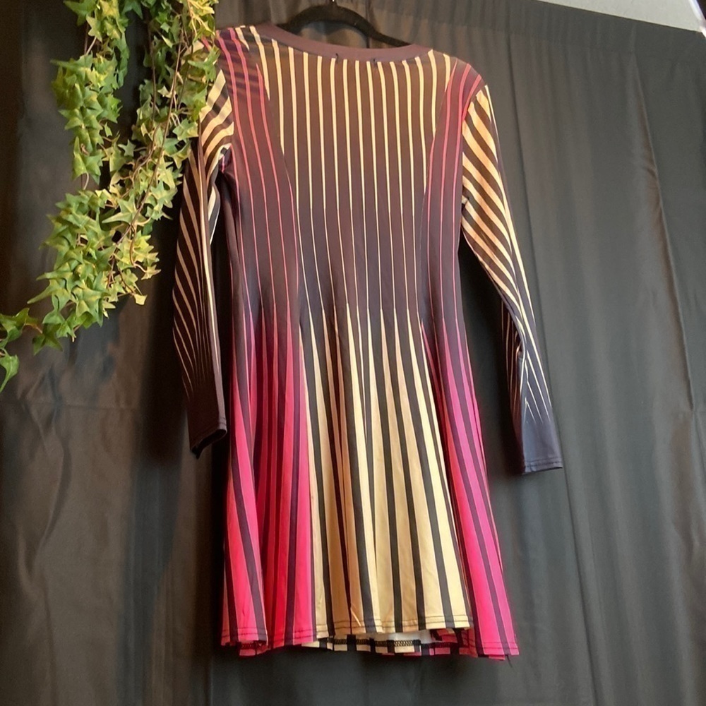❤️CBR Boutique Contemporary Dress 💕 - Picture 2 of 11